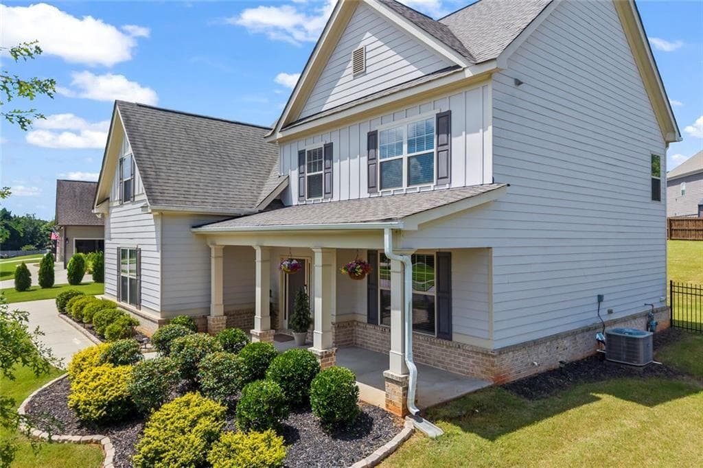 4 bedroom, 3 bathroom, 2,801 sq ft single family residence for sale at 1515 Highland Creek Drive, Monroe, GA 30656 — photo 3