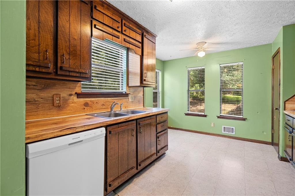 3 bedroom, 2 bathroom, 1,468 sq ft single family residence for sale at 2656 Royal Oak Court, Acworth, GA 30102 — photo 8