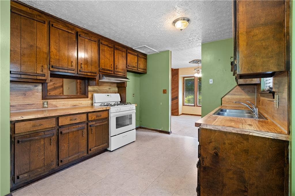 3 bedroom, 2 bathroom, 1,468 sq ft single family residence for sale at 2656 Royal Oak Court, Acworth, GA 30102 — photo 9