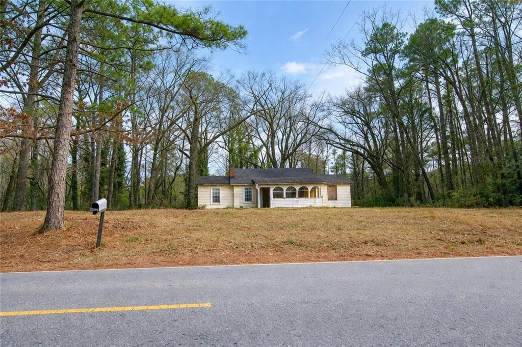 3 bedroom, 1 bathroom, 1,364 sq ft single family residence for sale at 731 Bolton Road, Atlanta, GA 30331 — photo 1 of 21