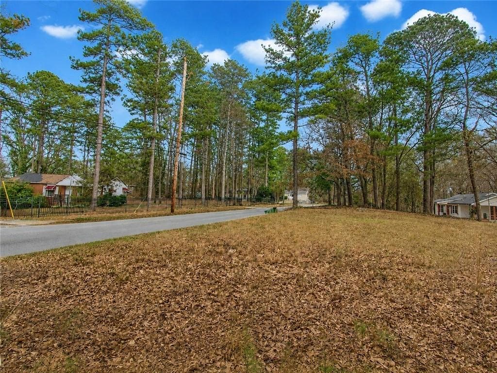 3 bedroom, 1 bathroom, 1,364 sq ft single family residence for sale at 731 Bolton Road, Atlanta, GA 30331 — photo 3
