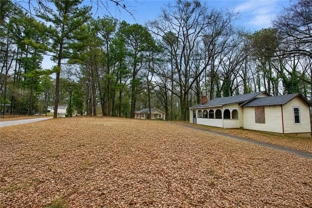 3 bedroom, 1 bathroom, 1,364 sq ft single family residence for sale at 731 Bolton Road, Atlanta, GA 30331 — photo 6