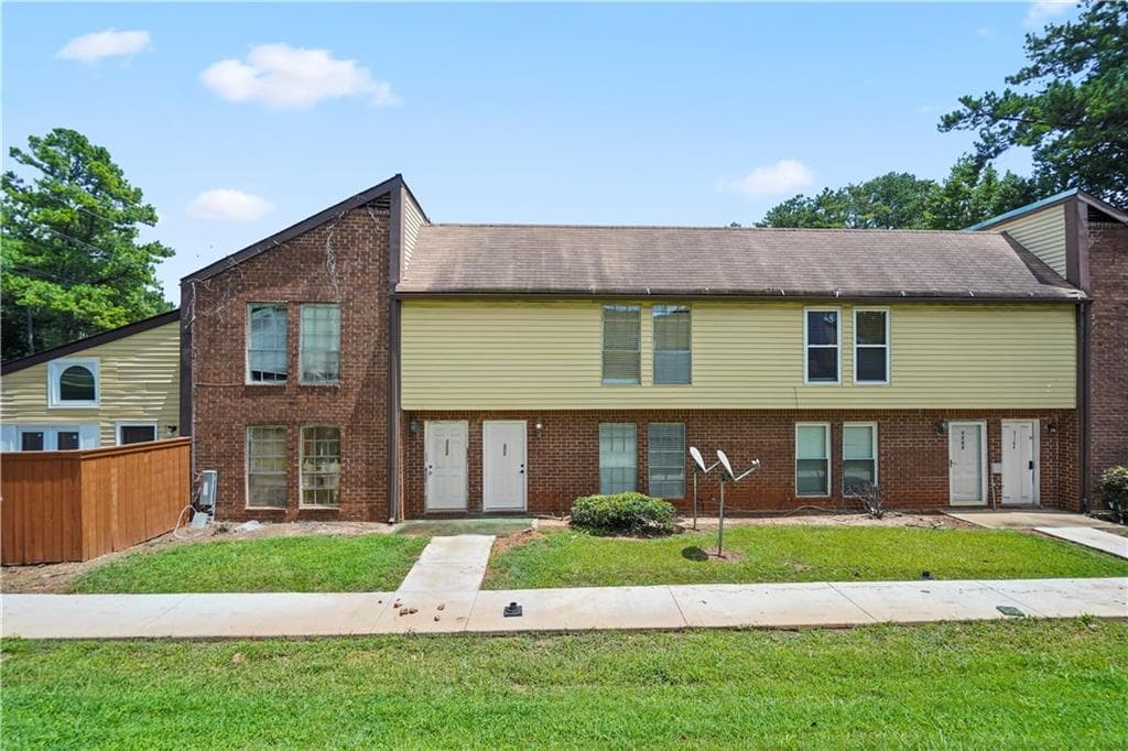 2 bedroom, 2 bathroom, 1,218 sq ft condominium for sale at 3160 Citrus Court, Decatur, GA 30034