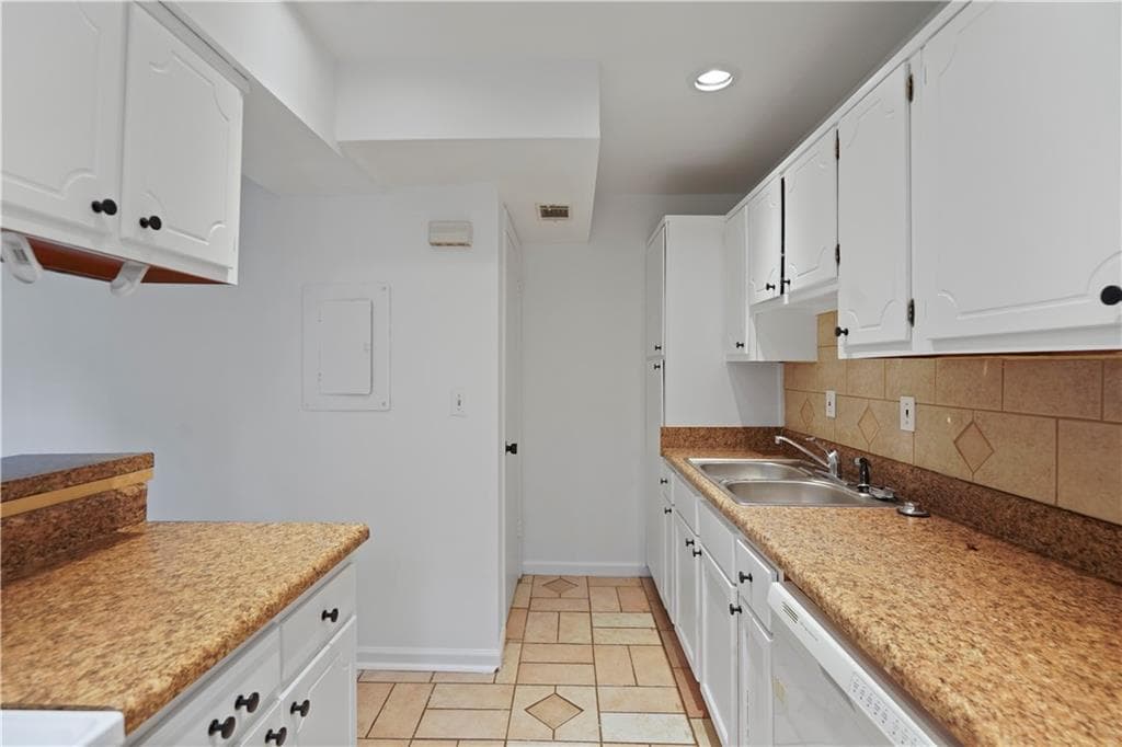2 bedroom, 2 bathroom, 1,218 sq ft condominium for sale at 3160 Citrus Court, Decatur, GA 30034 — photo 4