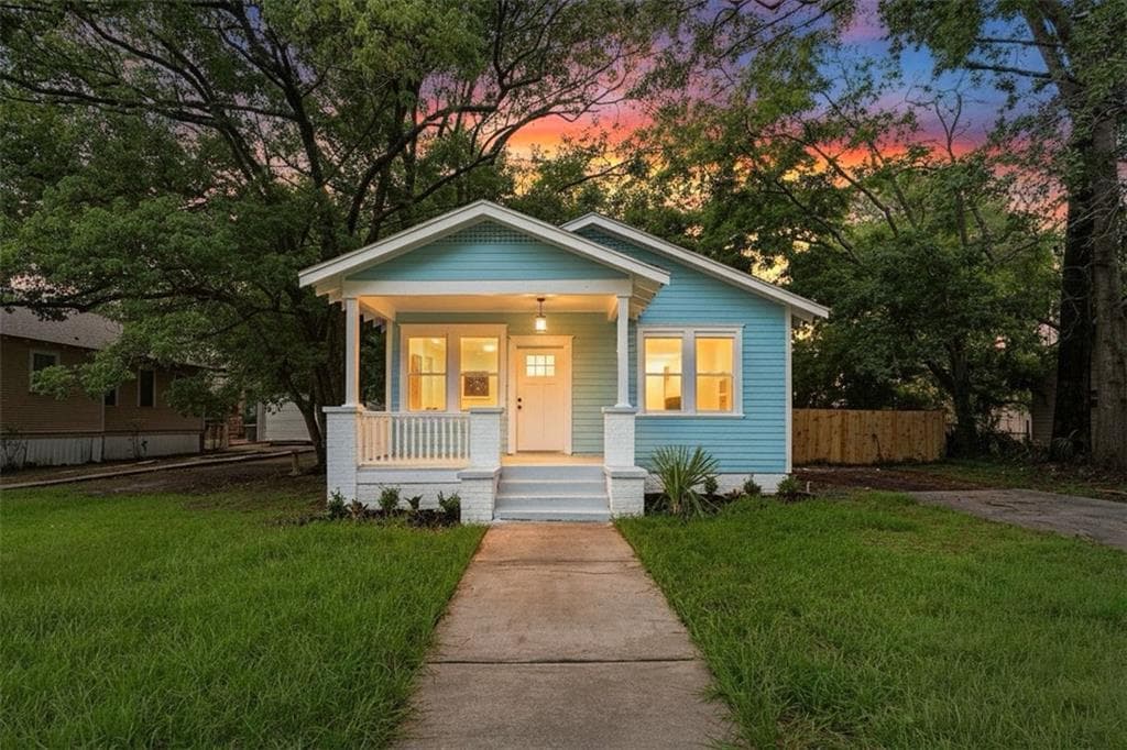 2 bedroom, 1 bathroom, 800 sq ft single family residence for sale at 812 E 33rd Street, Savannah, GA 31401