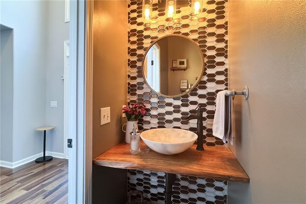4 bedroom, 3 bathroom, 2,572 sq ft single family residence for sale at 1100 Arya Drive, Roswell, GA 30076 — photo 5