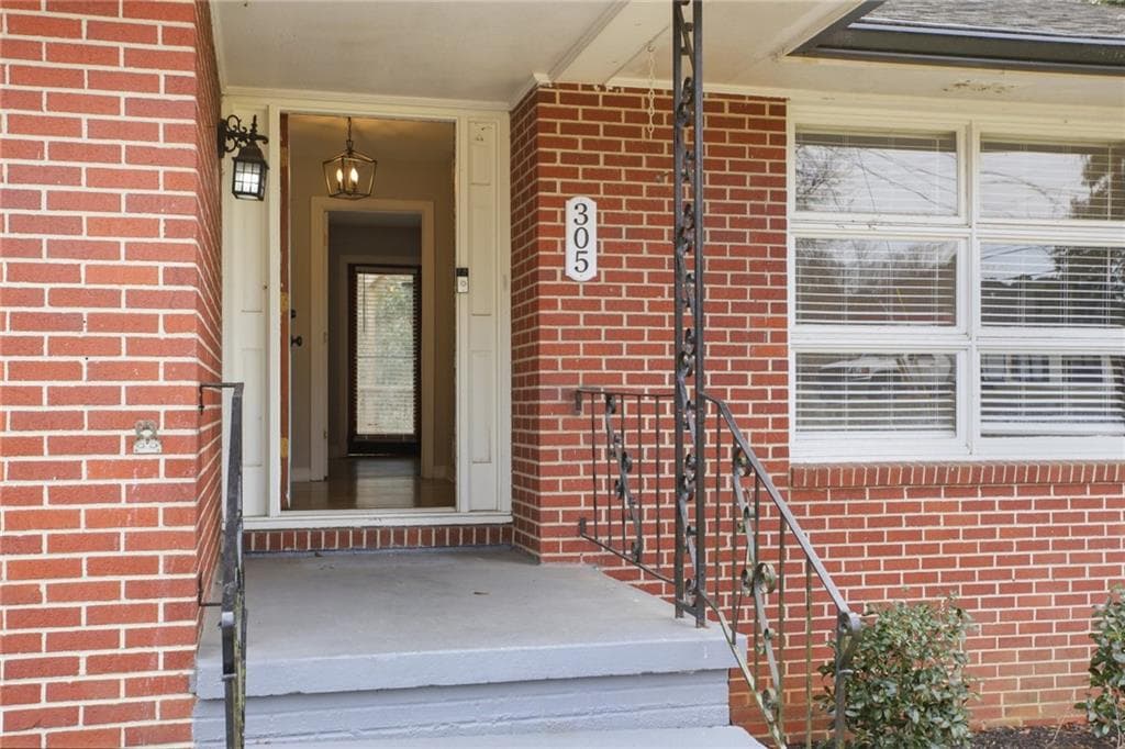 4 bedroom, 3 bathroom, 1,618 sq ft single family residence for sale at 305 Brookwood Drive, Marietta, GA 30064 — photo 2