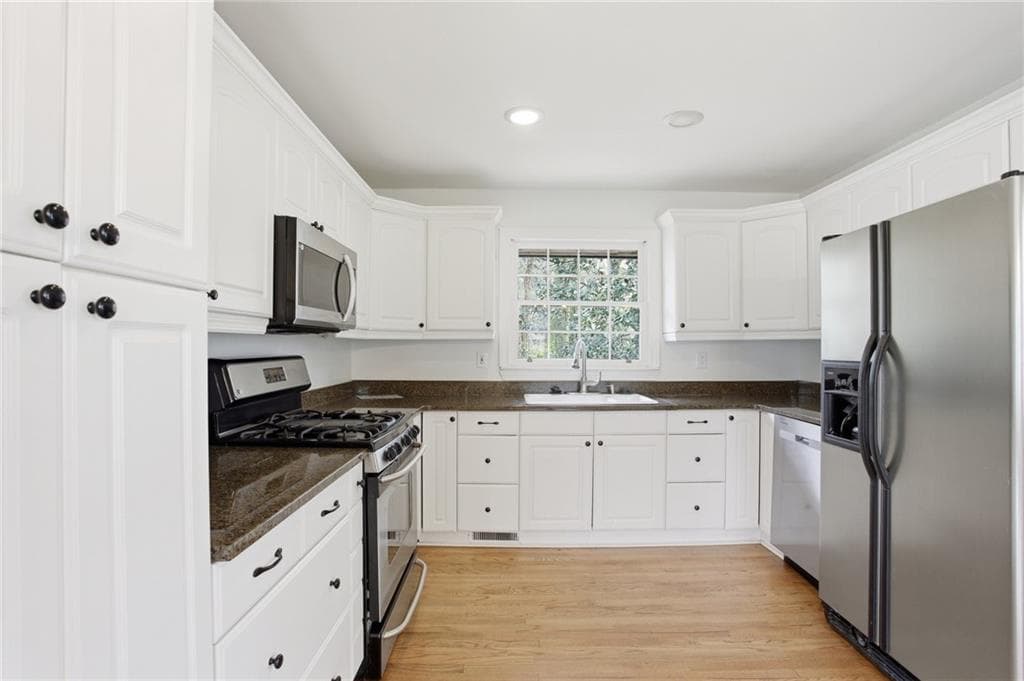 4 bedroom, 3 bathroom, 1,618 sq ft single family residence for sale at 305 Brookwood Drive, Marietta, GA 30064 — photo 7
