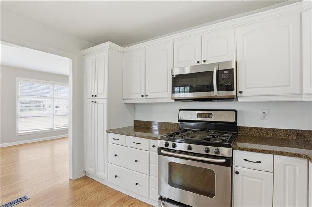 4 bedroom, 3 bathroom, 1,618 sq ft single family residence for sale at 305 Brookwood Drive, Marietta, GA 30064 — photo 8