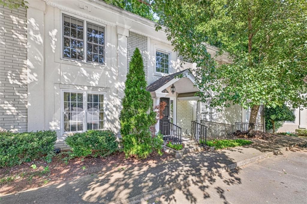 2 bedroom, 2 bathroom, 1,102 sq ft condominium for sale at 1020 Scott Boulevard D3, Decatur, GA 30030 — photo 2