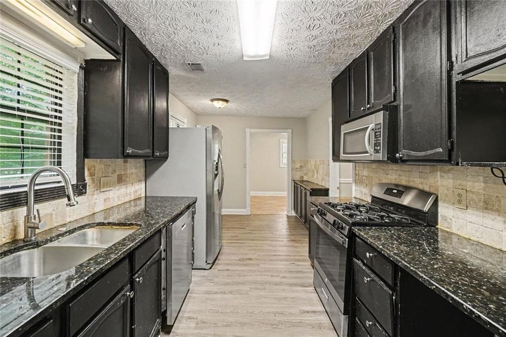 6 bedroom, 3 bathroom, 3,000 sq ft single family residence for sale at 415 Grist Mill Drive, Acworth, GA 30101 — photo 3