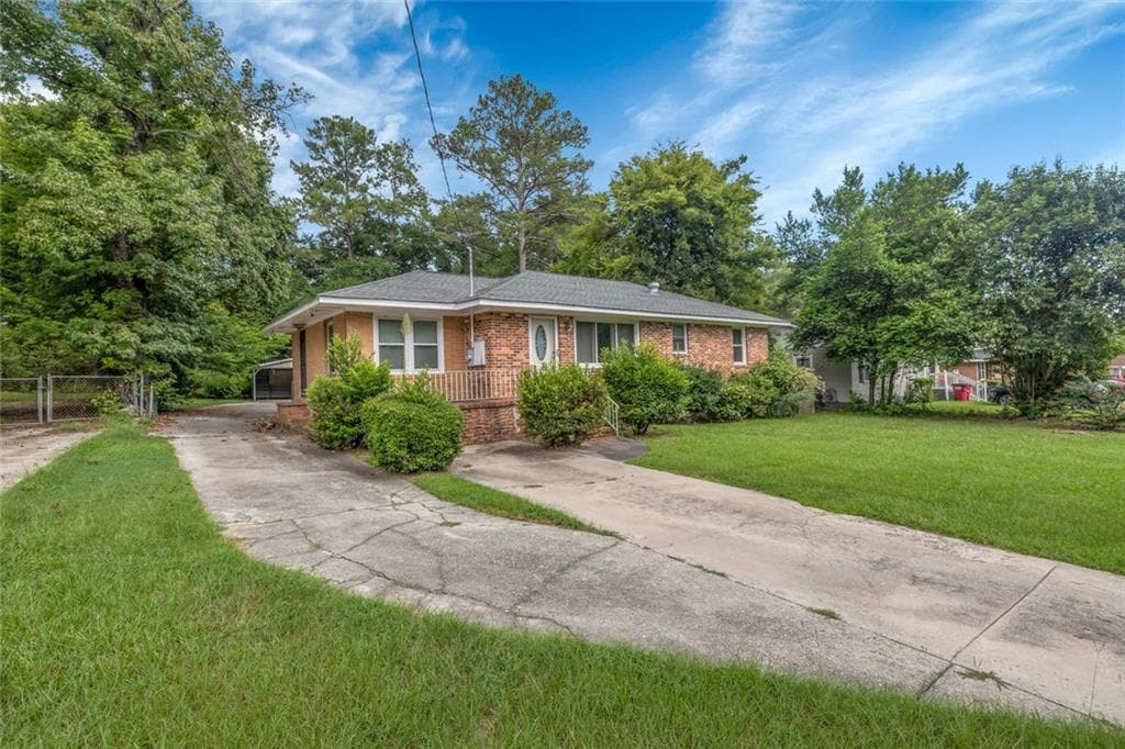 3 bedroom, 2 bathroom, 1,302 sq ft single family residence for sale at 4322 Summerhill Drive, Macon, GA 31204 — photo 2