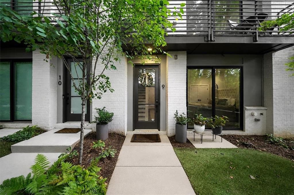 3 bedroom, 4 bathroom, 2,379 sq ft townhouse under contract at 550 N Highland Avenue 9, Atlanta, GA 30307