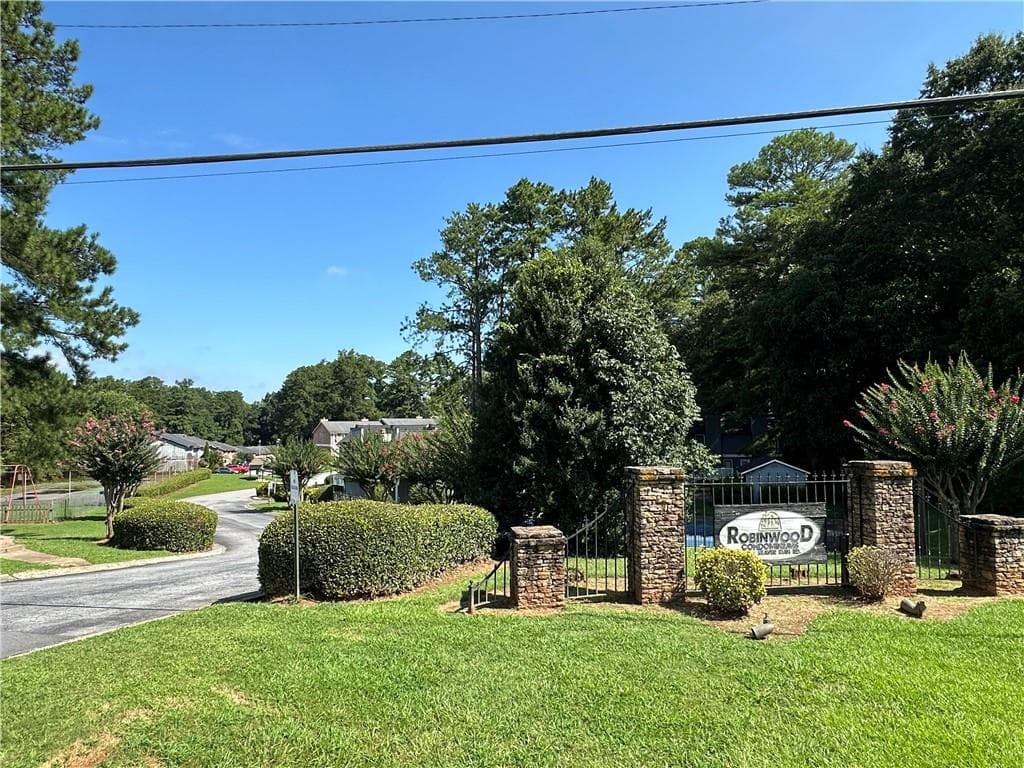 2 bedroom, 2 bathroom, 1,146 sq ft townhouse for rent at 2340 Beaver Ruin Road UN63, Norcross, GA 30071 for $1,628 a month — photo 2