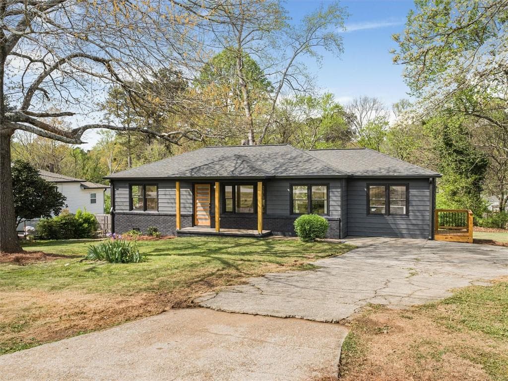 3 bedroom, 2 bathroom, 1,300 sq ft single family residence under contract at 960 Pine Forest Drive, Mableton, GA 30126 — photo 2