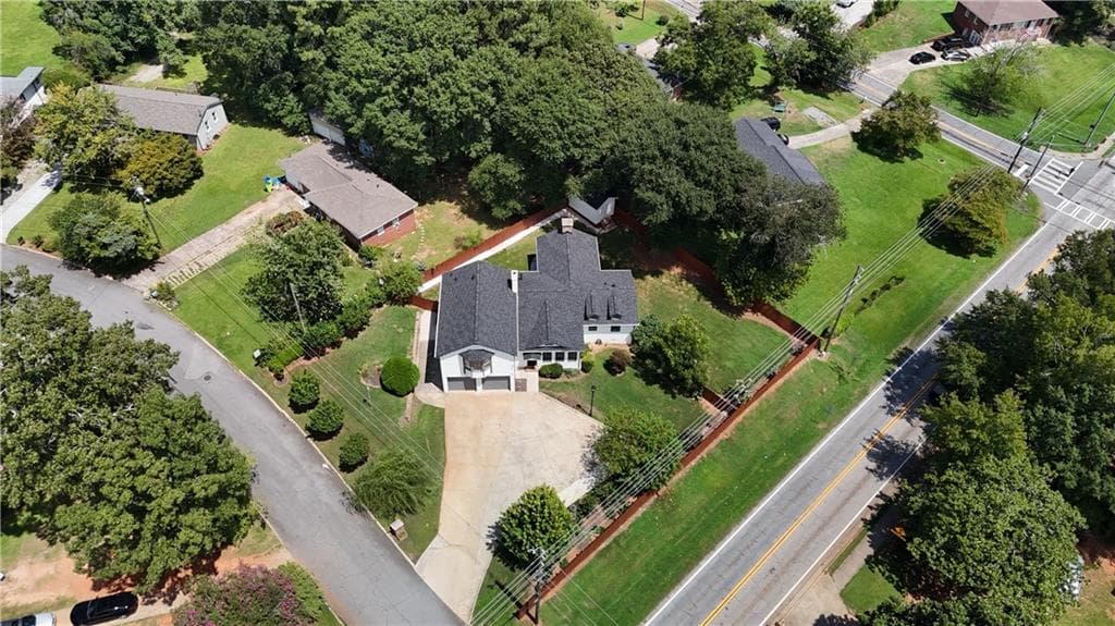 5 bedroom, 3 bathroom, 2,000 sq ft single family residence for sale at 2090 Panstone Court, Marietta, GA 30060 — photo 4