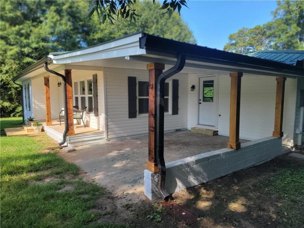 2 bedroom, 1 bathroom, 970 sq ft single family residence for sale at 1477 S HWY 100, Bowdon, GA 30108 — photo 4
