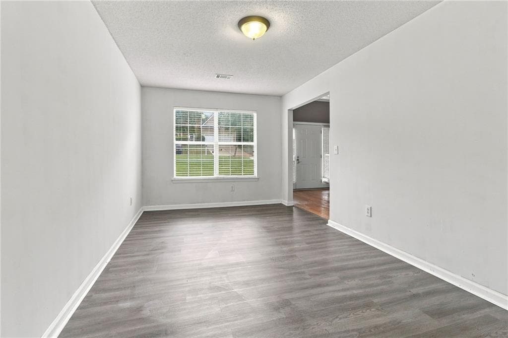 4 bedroom, 3 bathroom, 2,695 sq ft single family residence for sale at 6959 Foxmoor Way, Douglasville, GA 30134 — photo 6