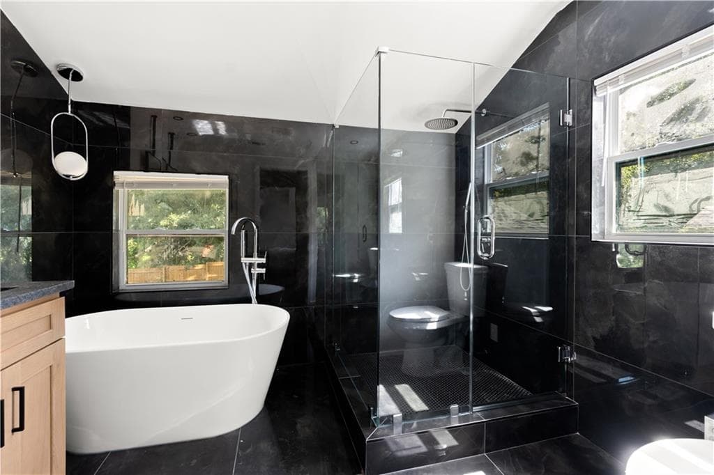 5 bedroom, 4 bathroom, 2,240 sq ft single family residence for sale at 1130 M L King Jr Drive, Atlanta, GA 30314 — photo 4
