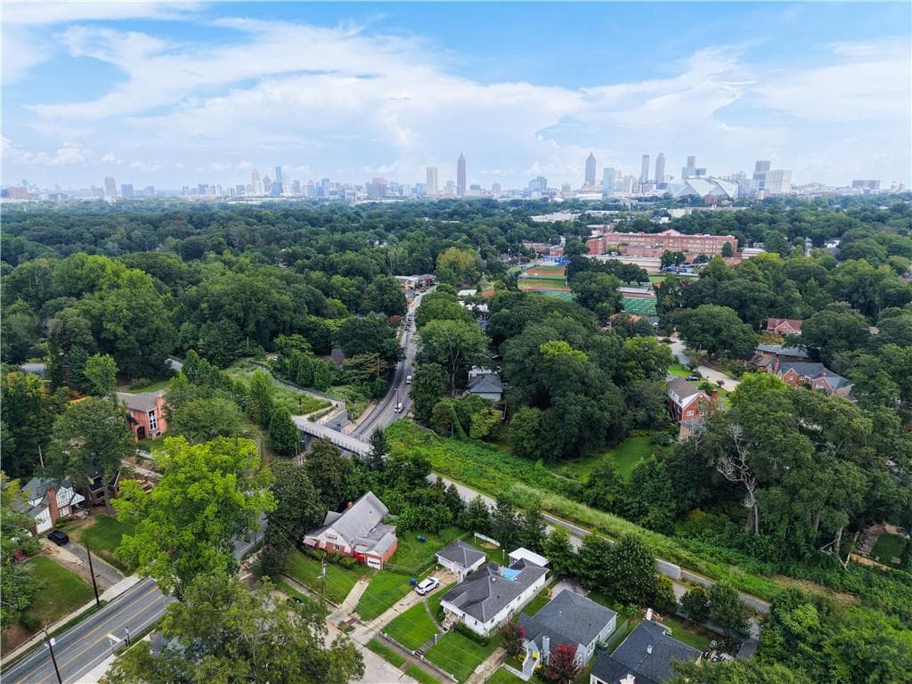 5 bedroom, 4 bathroom, 2,240 sq ft single family residence for sale at 1130 M L King Jr Drive, Atlanta, GA 30314 — photo 5