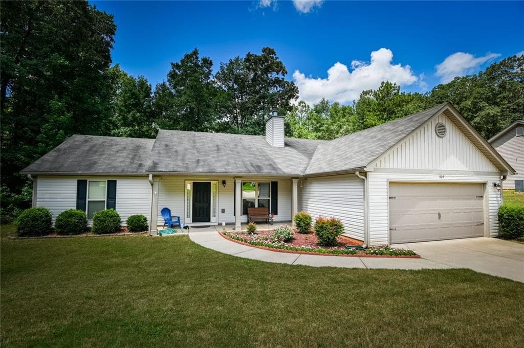 3 bedroom, 3 bathroom, 1,800 sq ft single family residence under contract at 829 Bethany Estates Drive, Monroe, GA 30655 — photo 2