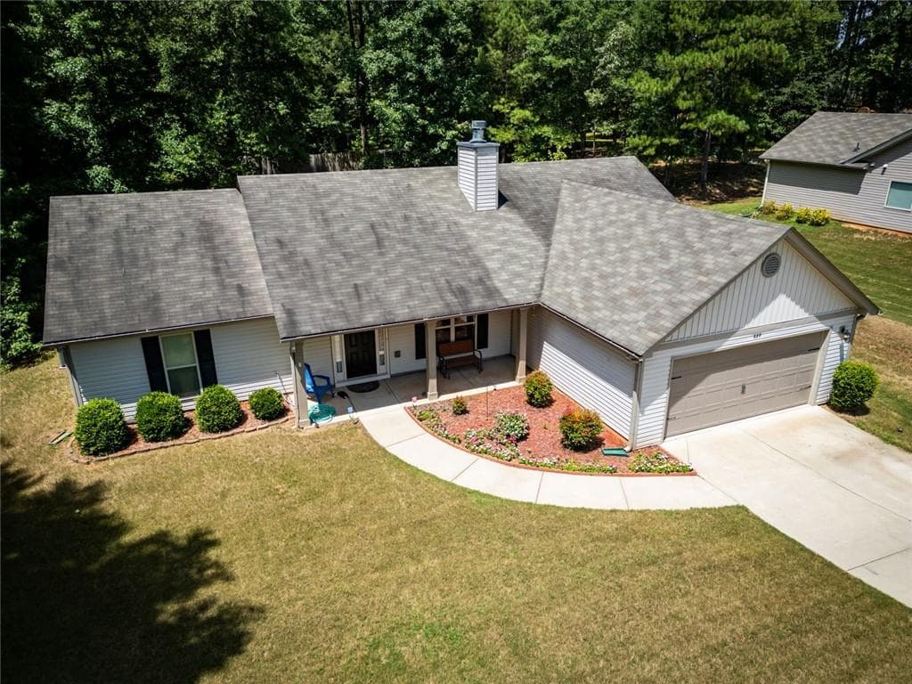 3 bedroom, 3 bathroom, 1,800 sq ft single family residence under contract at 829 Bethany Estates Drive, Monroe, GA 30655 — photo 3