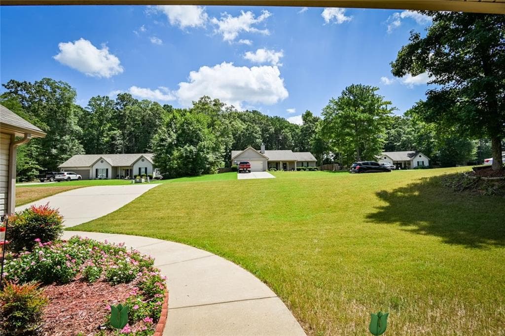 3 bedroom, 3 bathroom, 1,800 sq ft single family residence under contract at 829 Bethany Estates Drive, Monroe, GA 30655 — photo 4