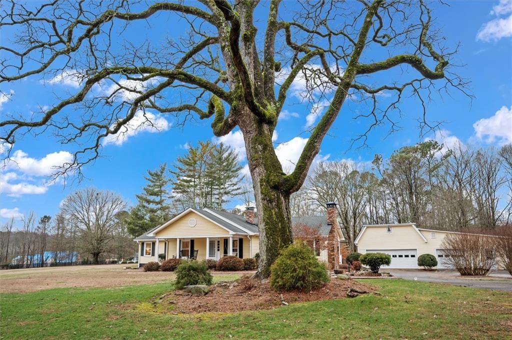 3 bedroom, 3 bathroom, 1,948 sq ft single family residence for rent at 14605 Cogburn Road, Alpharetta, GA 30004 for $3,500 a month — photo 4
