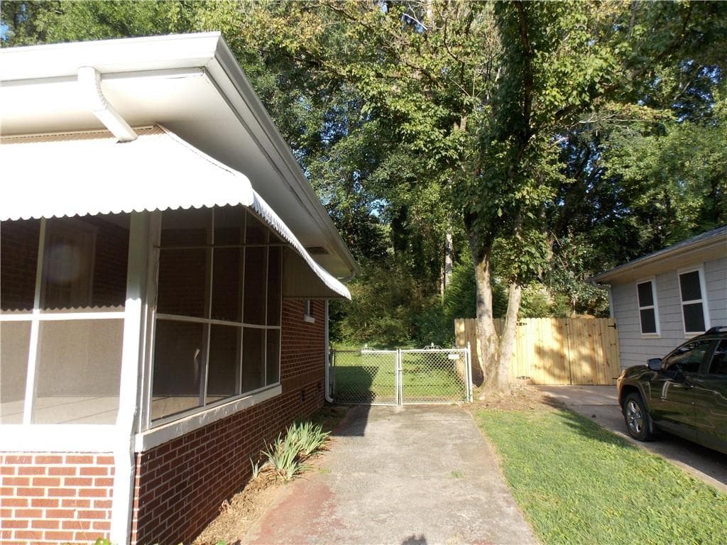 2 bedroom, 1 bathroom, 1,132 sq ft single family residence under contract at 938 Gresham Avenue, Atlanta, GA 30316 — photo 8