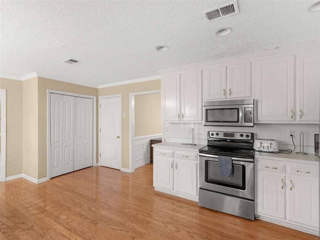 4 bedroom, 3 bathroom, 2,707 sq ft single family residence for sale at 112 Crown Oaks Drive, Stockbridge, GA 30281 — photo 8