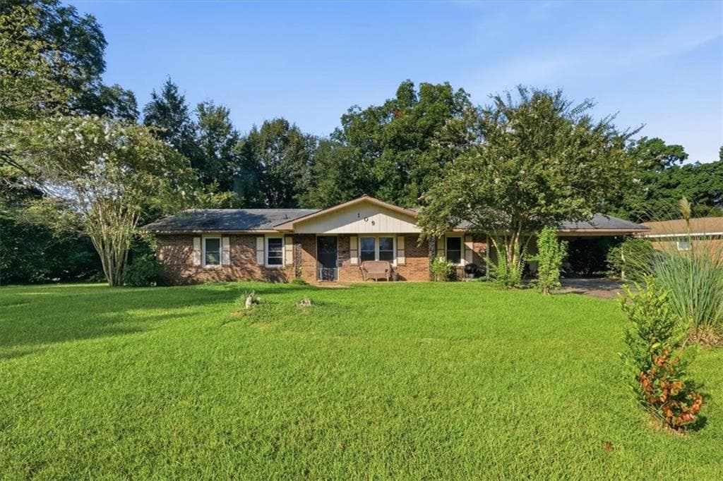 3 bedroom, 2 bathroom, 1,398 sq ft single family residence for sale at 109 Avalon Drive, Warner Robins, GA 31093 — photo 2