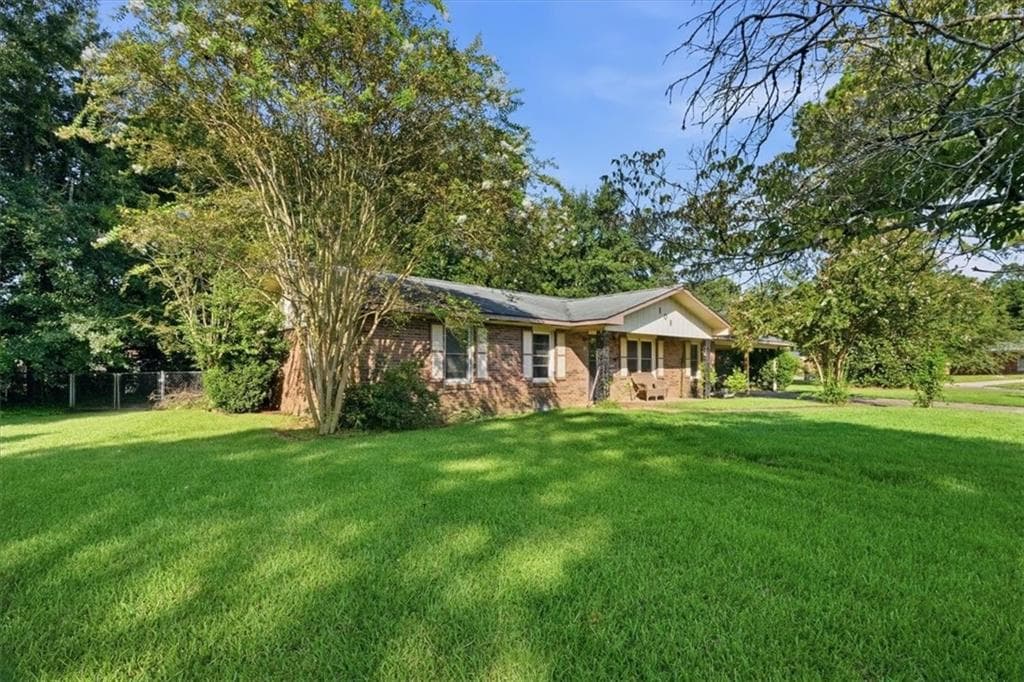 3 bedroom, 2 bathroom, 1,398 sq ft single family residence for sale at 109 Avalon Drive, Warner Robins, GA 31093 — photo 3