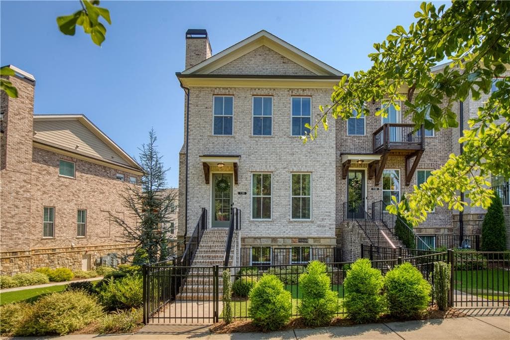 4 bedroom, 4 bathroom, 2,379 sq ft townhouse for sale at 136 Everley Walk, Alpharetta, GA 30009