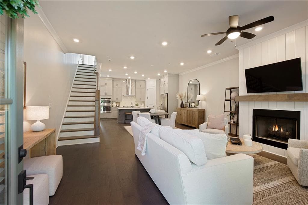 4 bedroom, 4 bathroom, 2,379 sq ft townhouse for sale at 136 Everley Walk, Alpharetta, GA 30009 — photo 3
