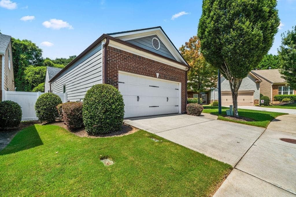 4 bedroom, 3 bathroom, 2,419 sq ft single family residence under contract at 173 Heritage Pointe, Woodstock, GA 30189 — photo 3