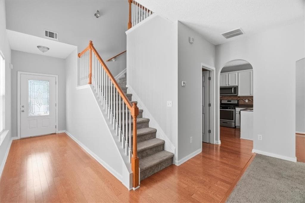 3 bedroom, 3 bathroom, 1,645 sq ft single family residence under contract at 2165 Capella Circle, Atlanta, GA 30331 — photo 6