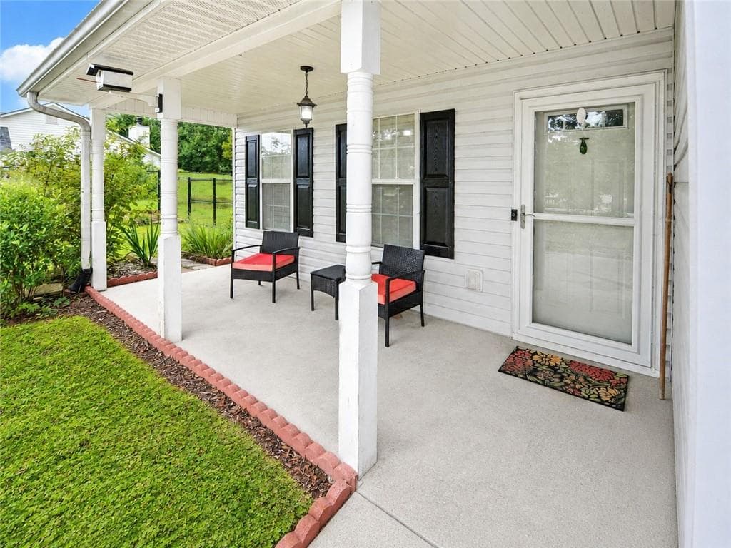 3 bedroom, 2 bathroom, 1,394 sq ft single family residence for sale at 6024 Hulsey Road, Clermont, GA 30527 — photo 3