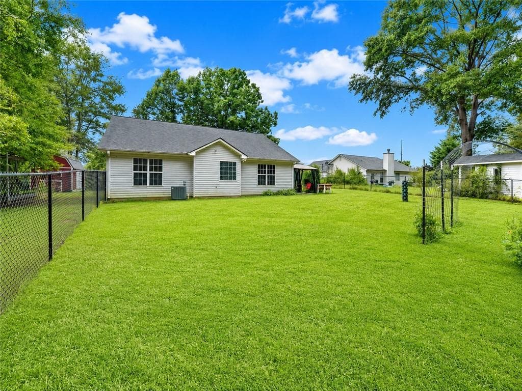 3 bedroom, 2 bathroom, 1,394 sq ft single family residence for sale at 6024 Hulsey Road, Clermont, GA 30527 — photo 5