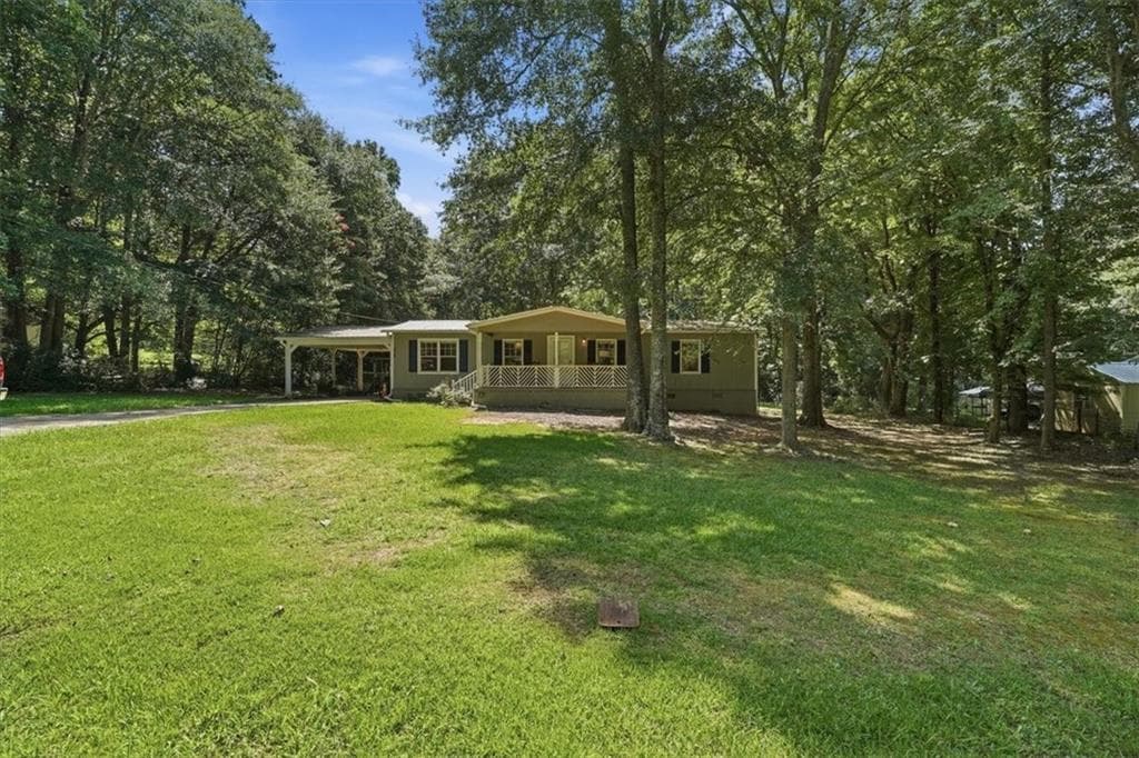 3 bedroom, 2 bathroom, 1,248 sq ft single family residence for sale at 215 Hoke Street, Maysville, GA 30558 — photo 2