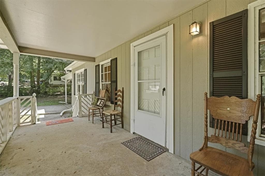 3 bedroom, 2 bathroom, 1,248 sq ft single family residence for sale at 215 Hoke Street, Maysville, GA 30558 — photo 4