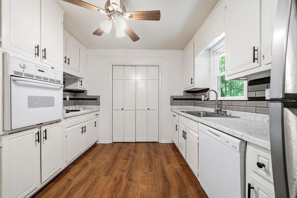 3 bedroom, 1 bathroom, 1,560 sq ft single family residence for sale at 4306 Abney Drive, Powder Springs, GA 30127 — photo 9