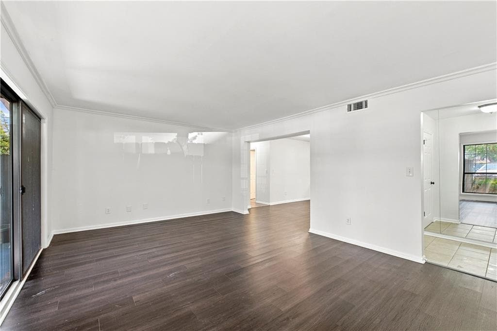 2 bedroom, 2 bathroom, 1,206 sq ft condominium for sale at 6851 Roswell Road K2, Sandy Springs, GA 30328 — photo 2