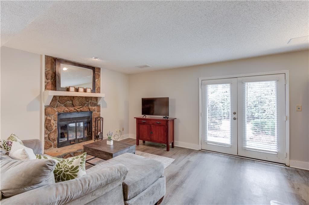 2 bedroom, 3 bathroom, 1,332 sq ft condominium under contract at 5618 Woodmont Boulevard, Peachtree Corners, GA 30092 — photo 6