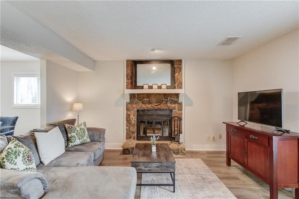 2 bedroom, 3 bathroom, 1,332 sq ft condominium under contract at 5618 Woodmont Boulevard, Peachtree Corners, GA 30092 — photo 5