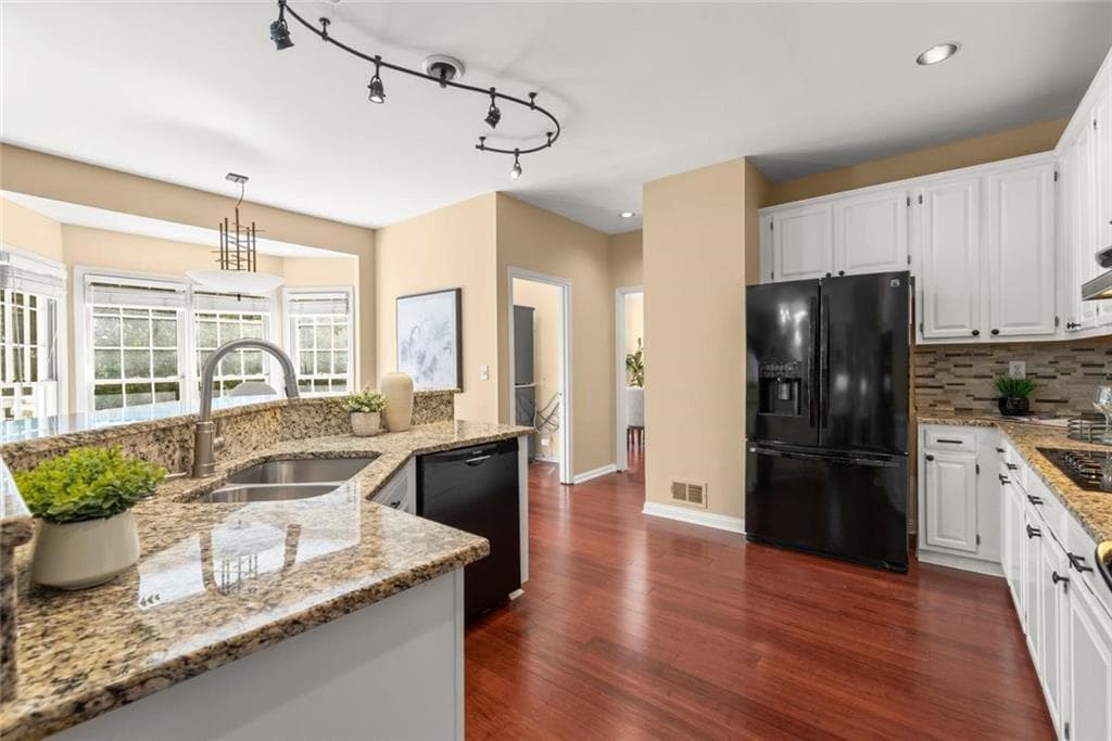 4 bedroom, 3 bathroom, 2,704 sq ft single family residence for sale at 3025 Brockton Close, Marietta, GA 30068 — photo 10
