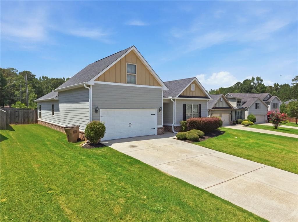 4 bedroom, 3 bathroom, 2,094 sq ft single family residence for sale at 6311 Horizon Court, Rex, GA 30273 — photo 2