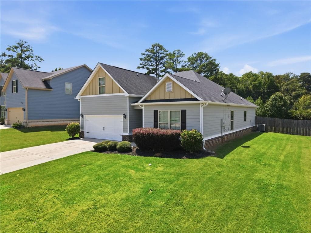 4 bedroom, 3 bathroom, 2,094 sq ft single family residence for sale at 6311 Horizon Court, Rex, GA 30273 — photo 4