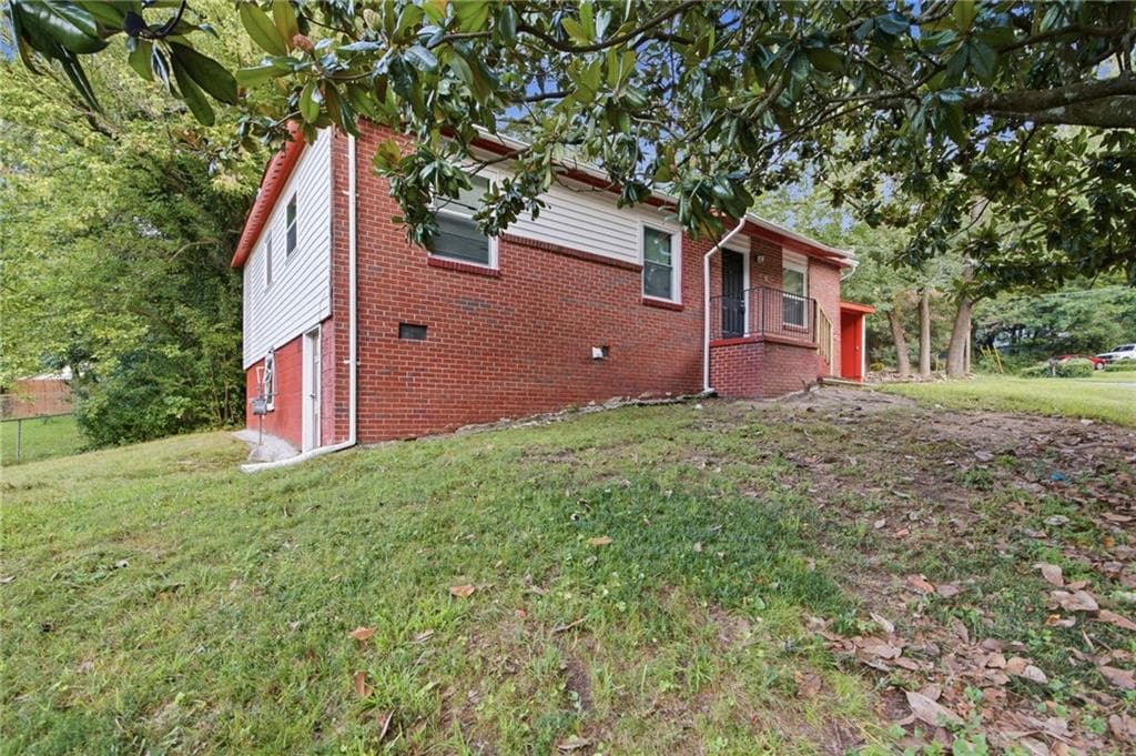 3 bedroom, 2 bathroom, 1,000 sq ft single family residence for sale at 3754 Clovis Court, Atlanta, GA 30331 — photo 3