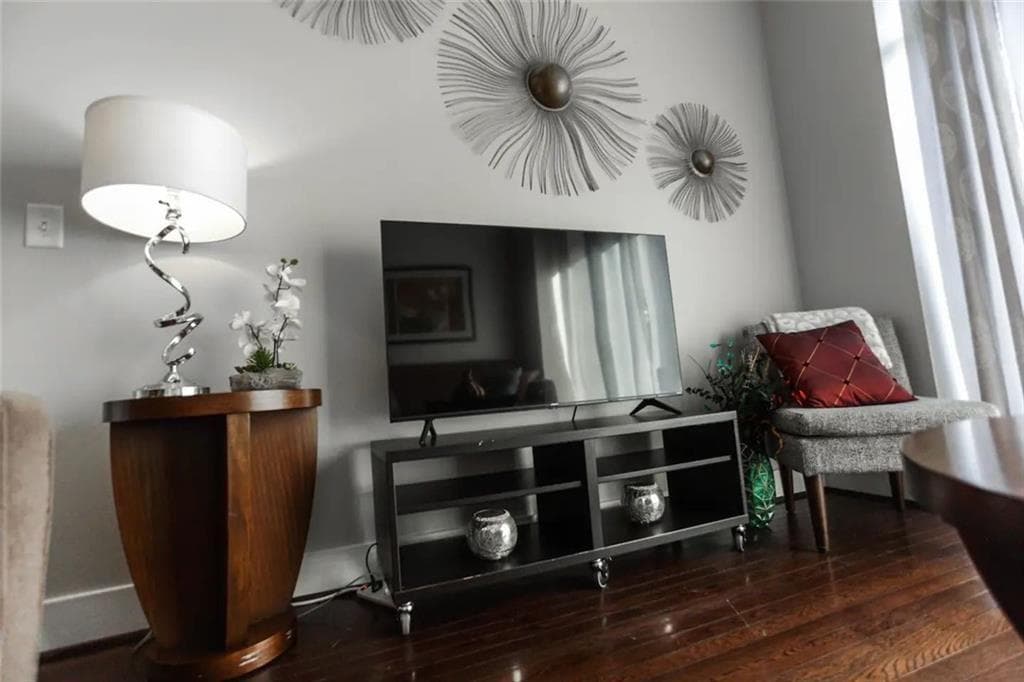 2 bedroom, 2 bathroom, 1,091 sq ft condominium for sale at 171 Auburn Avenue 329, Atlanta, GA 30303 — photo 2