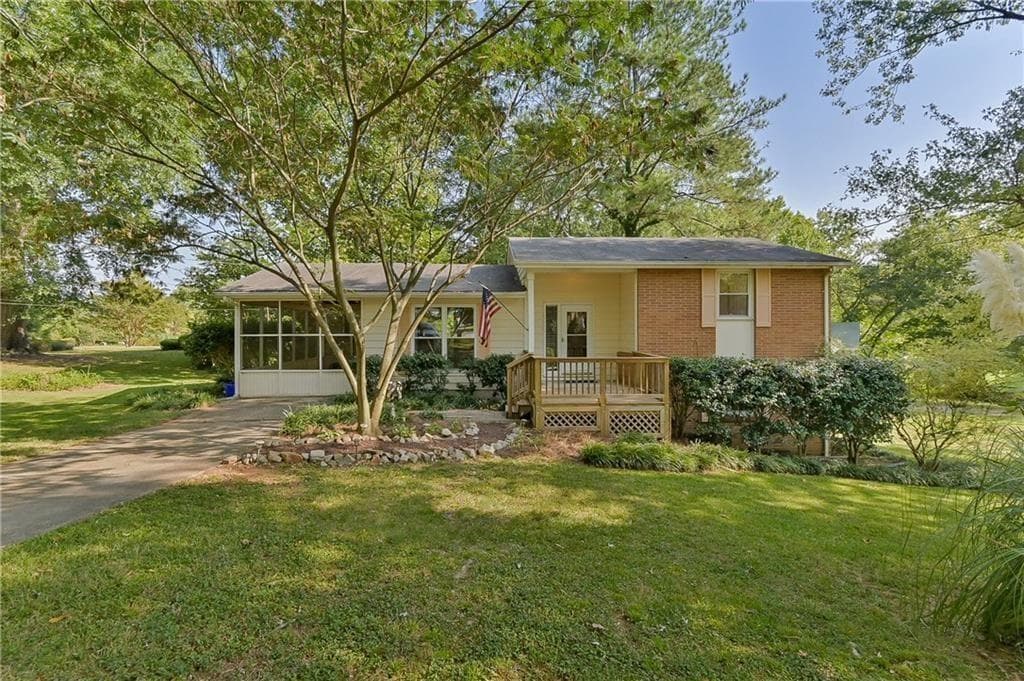 4 bedroom, 2 bathroom, 1,503 sq ft single family residence for rent at 1935 Inverness Road, Smyrna, GA 30080 for $2,500 a month — photo 1 of 44